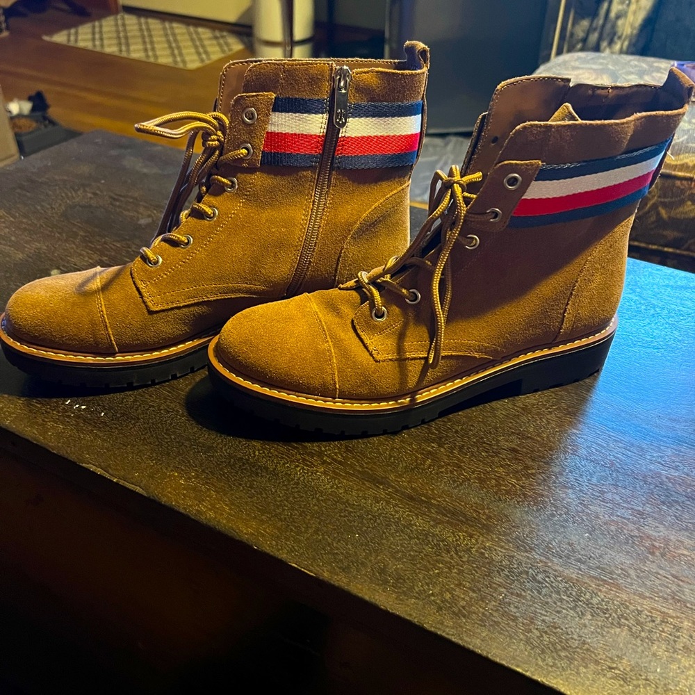 Suede Tommy Hilfiger size 10 Booties